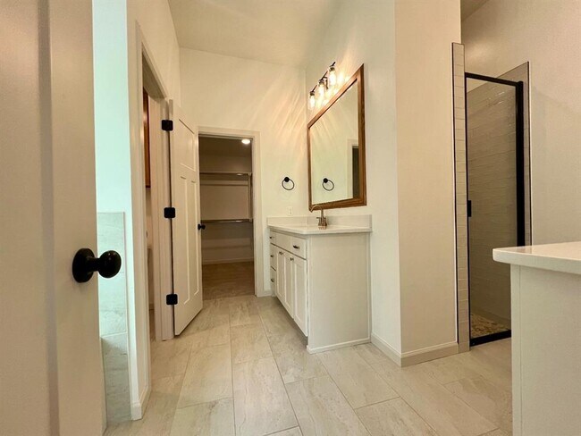 Building Photo - 9333 SW 42nd St