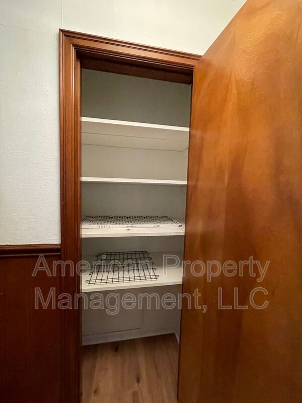 Building Photo - 5102 E 33rd St