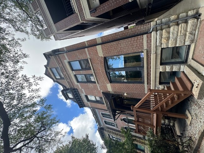 Primary Photo - 2052 N Dayton St