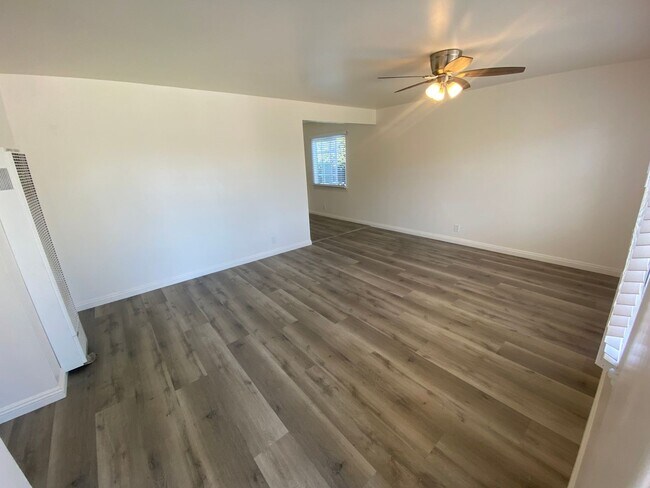 Building Photo - 3-Bed, 2-Bath Home, + Bonus Room/Office .....