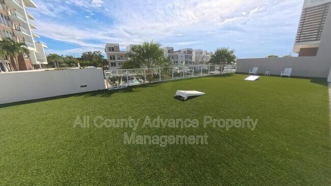 Building Photo - 920 N Osceola Ave