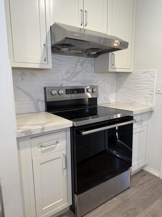 Building Photo - 4830 Grimsby Dr