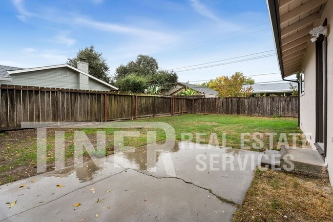 Building Photo - 7520 Schreiner St