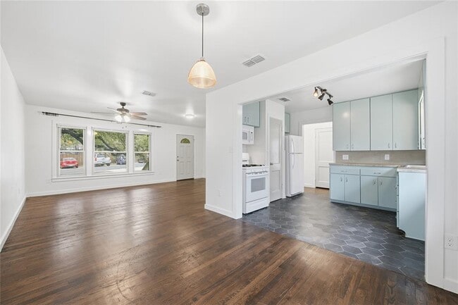 Building Photo - 1003 Cogbill St