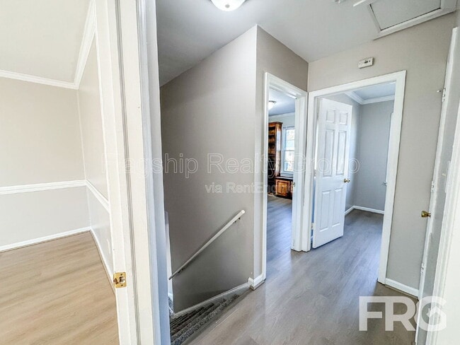 Building Photo - 2700 Thackery Rd