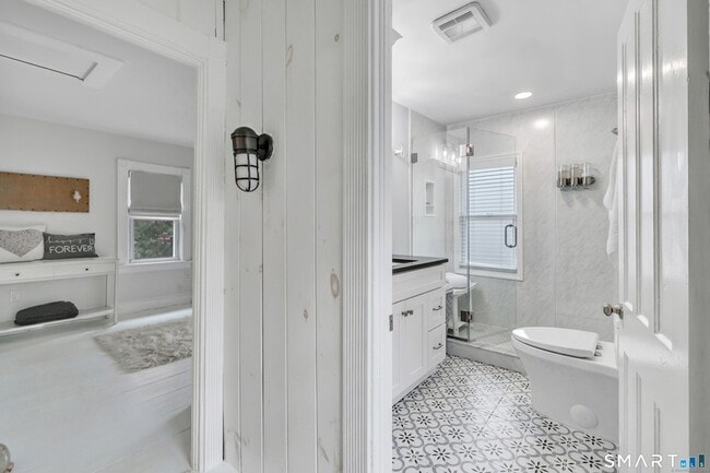 Building Photo - 132 Pequot Ave