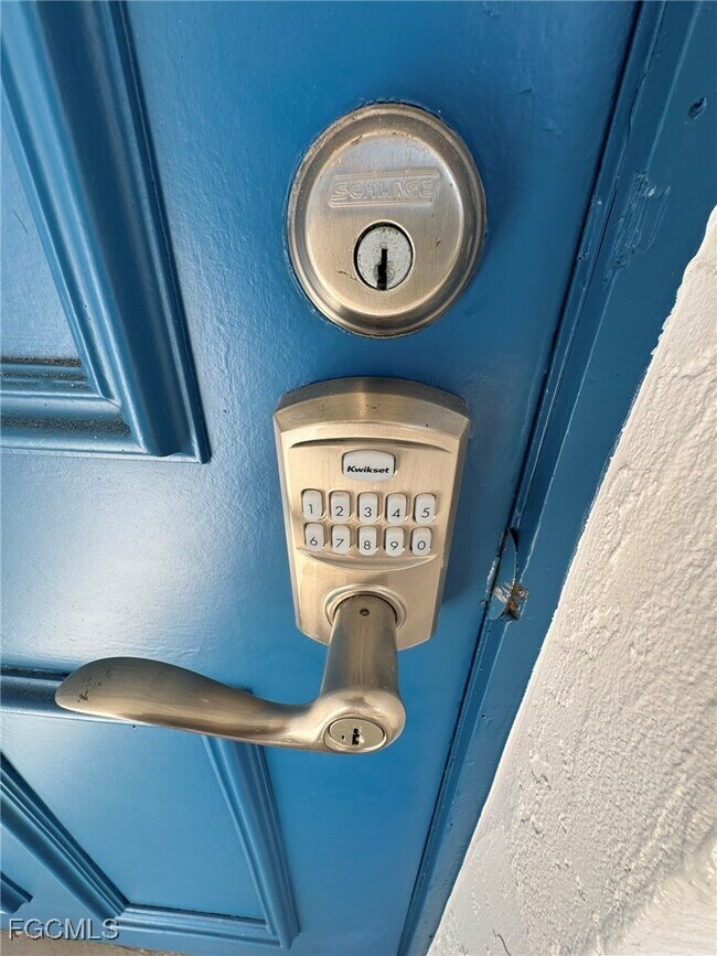 Building Photo - 5455 Peppertree Dr