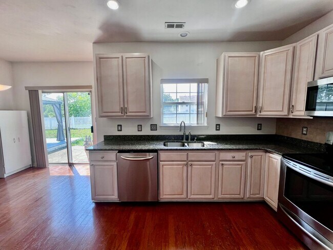 Building Photo - Beautiful 4 bedroom home in Chesapeake
