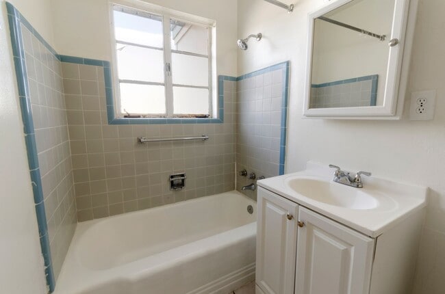 Building Photo - Charming 1-bedroom, 1-bath home in Tucsons most iconic neighborhood!