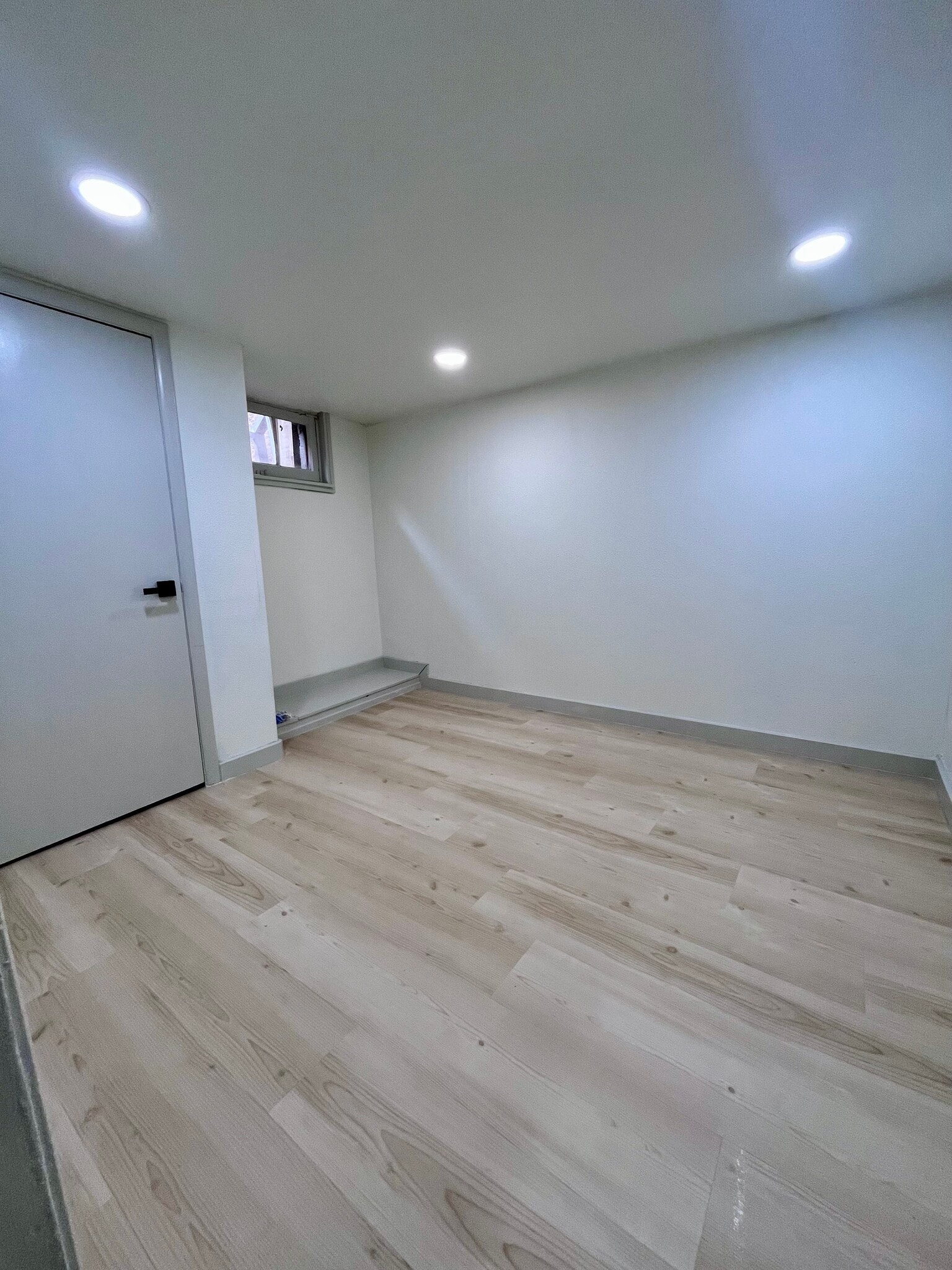 Second bedroom, ideal for office, gym, craft room etc. - 3909 Hayes Ave