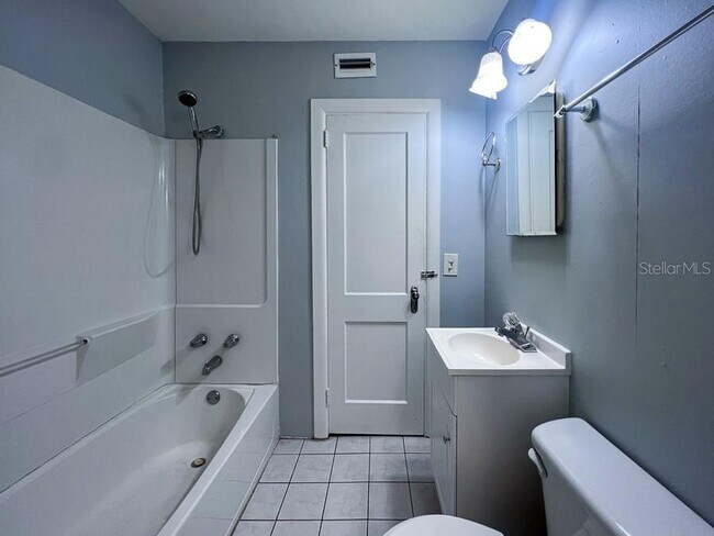 Building Photo - 436 NW 30th Ave