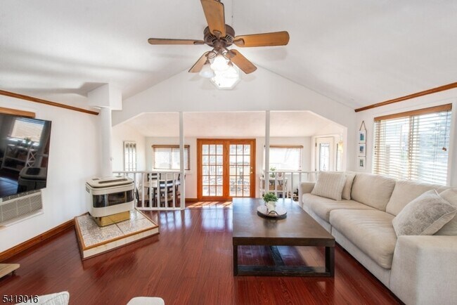 Building Photo - 25 Lake Rd