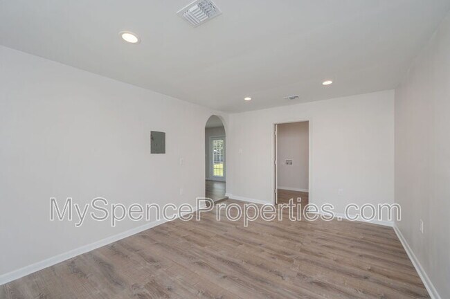 Building Photo - 126 Camellia Pl
