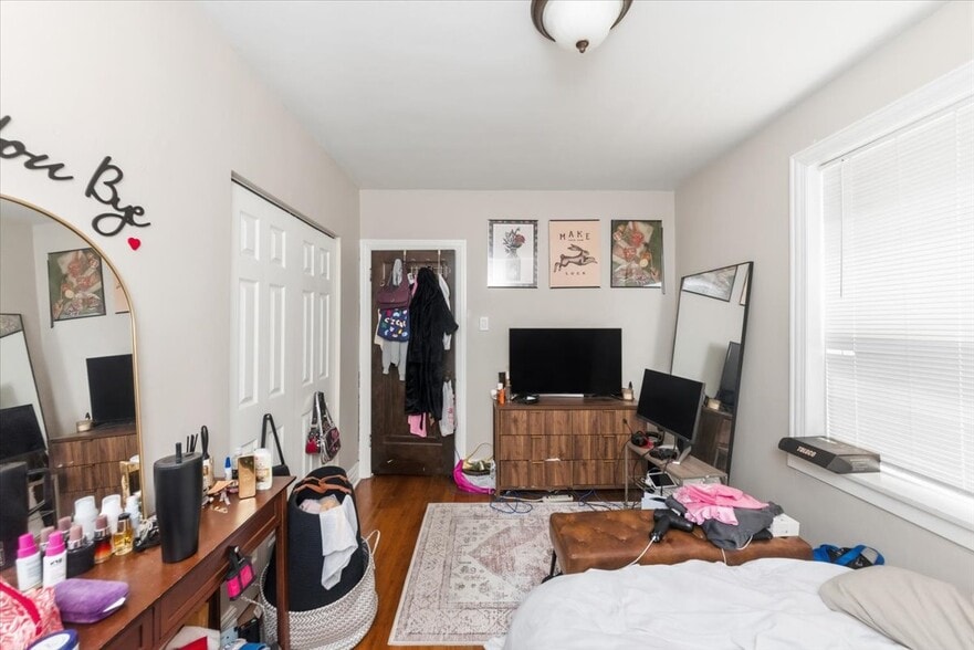 Building Photo - 3630 N Bosworth Ave