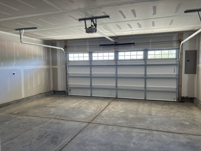 Building Photo - 318 Leland Crst Dr