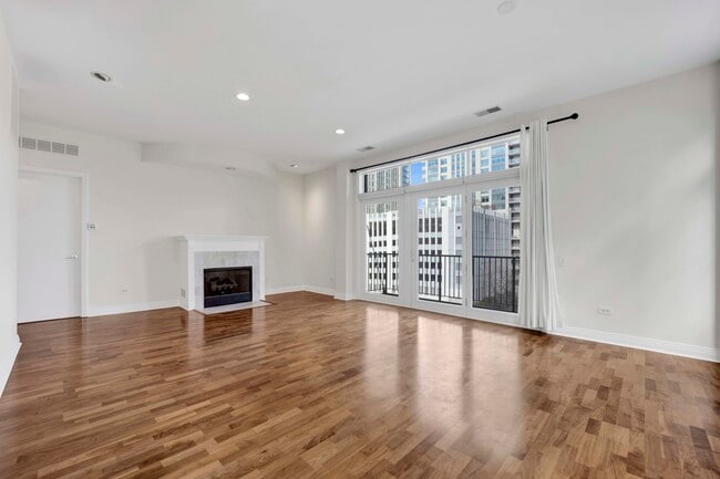 Building Photo - 330 N Clinton St