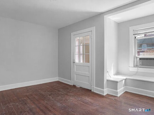 Building Photo - 87 Colony St