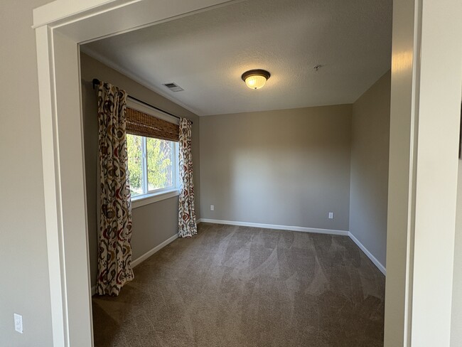 Building Photo - 10630 SW Kable St