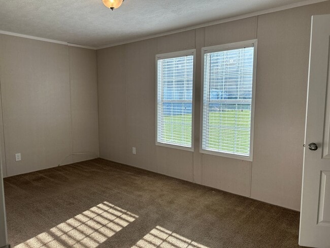 Building Photo - Move in Ready - 2 Bedroom/2 Bath