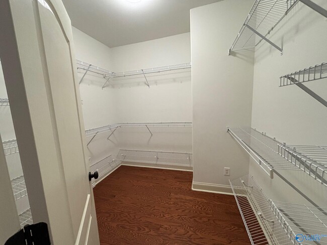 Building Photo - 15110 Lakeside Trail SW