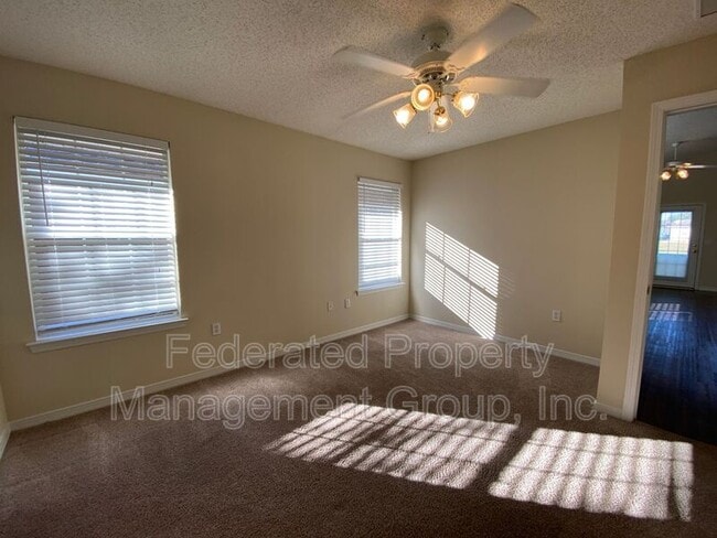 Building Photo - 2615 Creek Ridge Dr