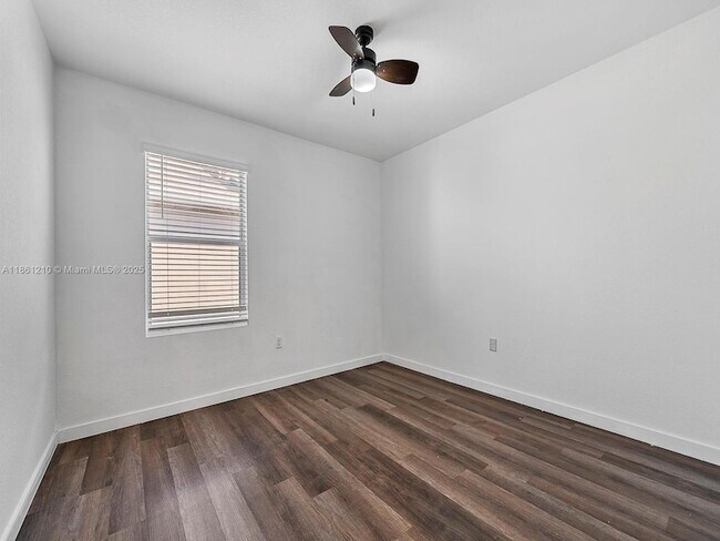 Building Photo - 501 NE 6th Ct
