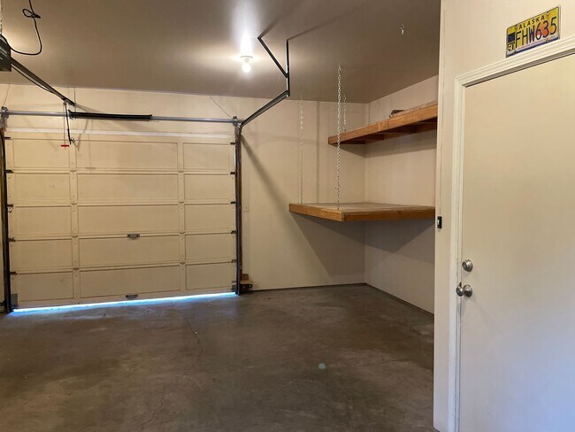 Building Photo - East Medford 3 Bedroom 2 Bathroom