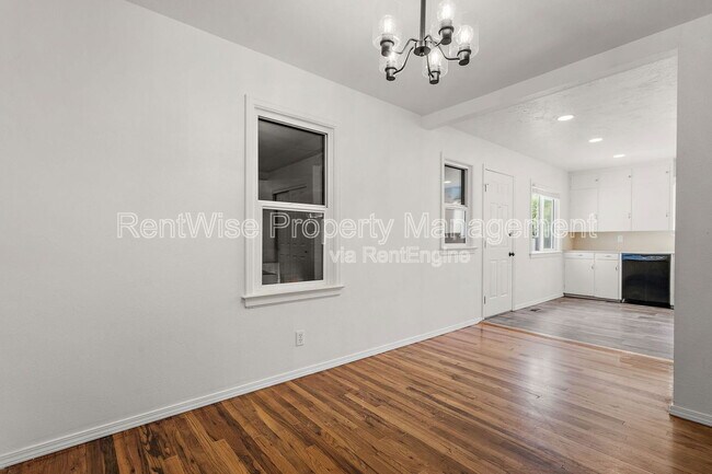 Building Photo - 314 W Linden St