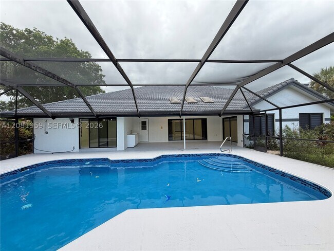 Building Photo - 2029 Greenview Cove Dr