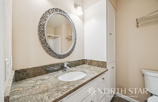 Building Photo - Beautiful Lake Oswego Ranch Home in Red Fo...