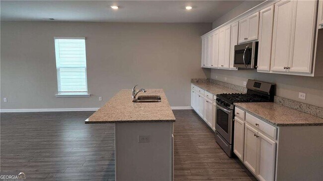 Building Photo - 400 Grey Falcon Ave