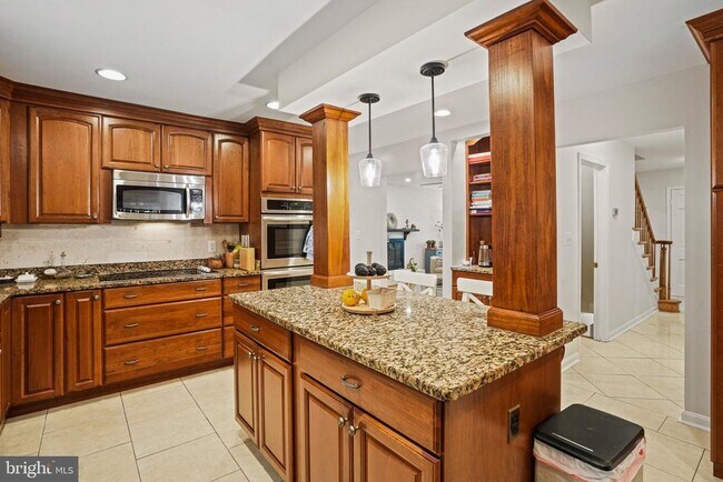 Building Photo - 6117 Larstan Dr