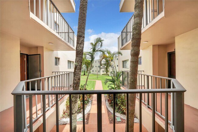 Building Photo - 5250 Las Verdes Cir