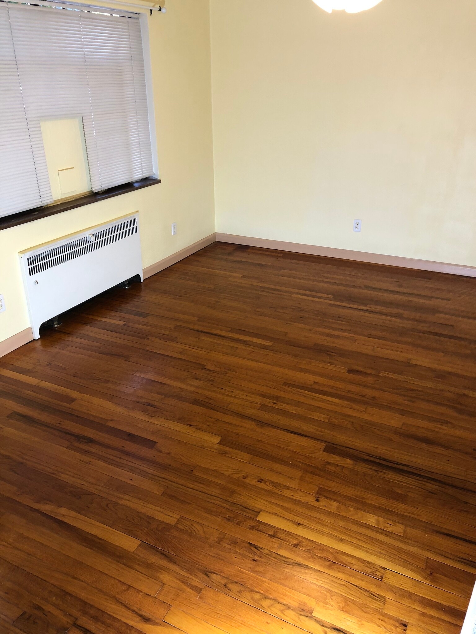 Building Photo - 735 Lincolnway E