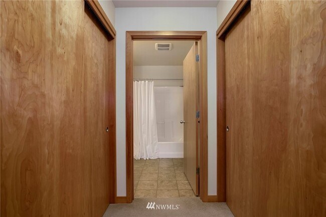 Building Photo - 827 Hiawatha Plz S