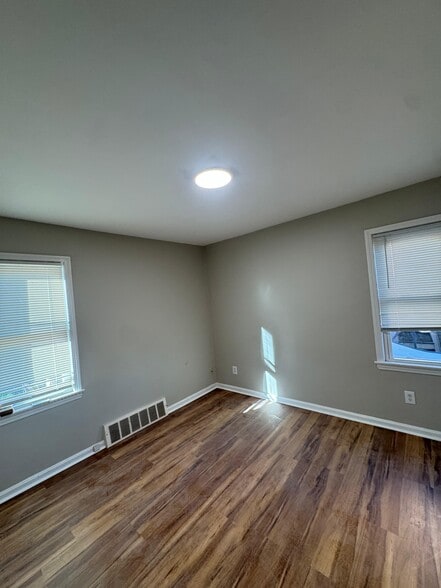 Building Photo - 6707 Laverne Ave