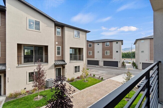 Building Photo - BRAND NEW 3 bed 3.5 bath townhouse