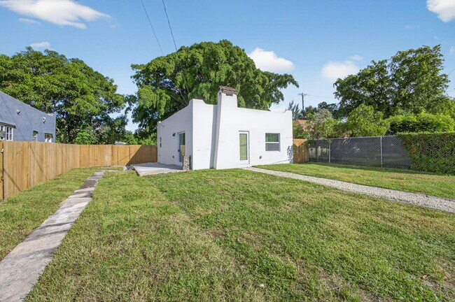 Building Photo - 3108 Greenwood Ave
