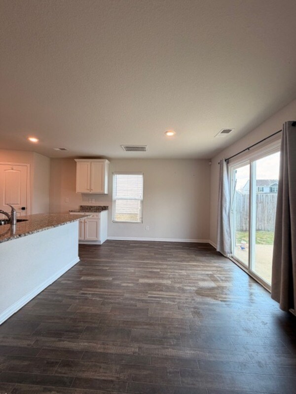 Building Photo - 925 Turkey Berry Ln