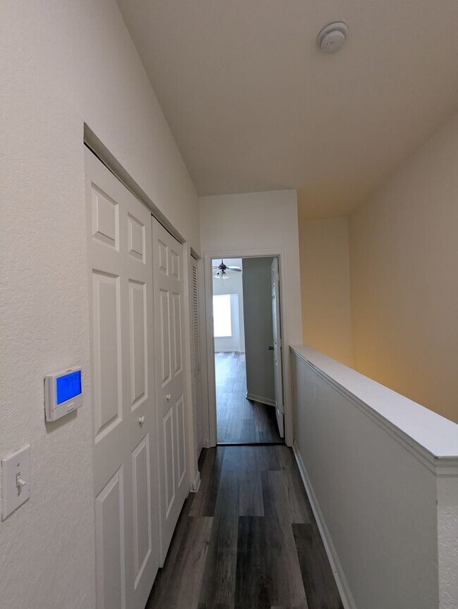Building Photo - 4833 NW 46th Pl