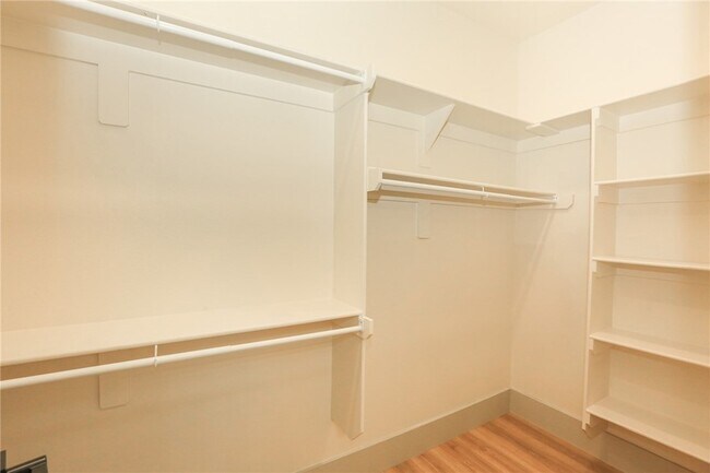 Building Photo - 655 N Genevieve Ave