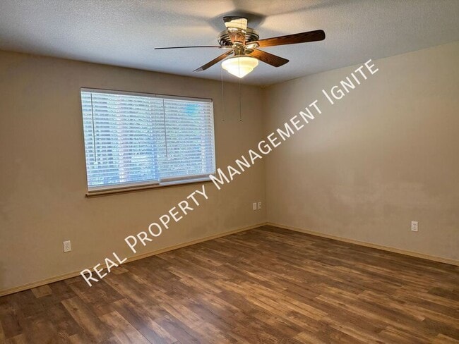 Building Photo - 53377 Eagle Ln
