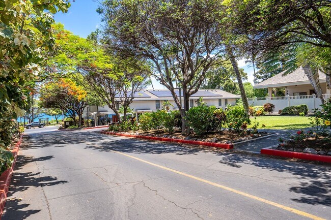 Building Photo - 1/1 Updated Furnished Condo + Private Lanai