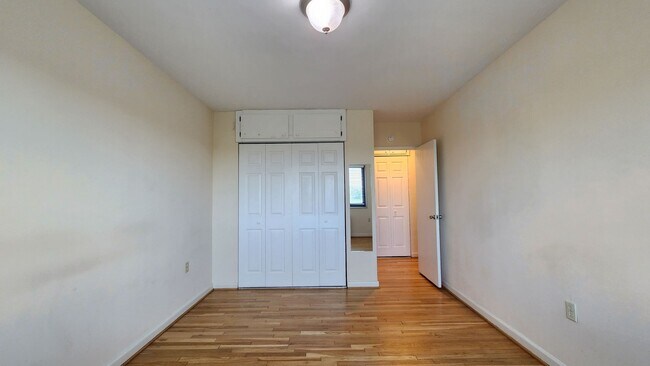 Building Photo - Utilities Included! Parking! Near Pentagon City Metro!