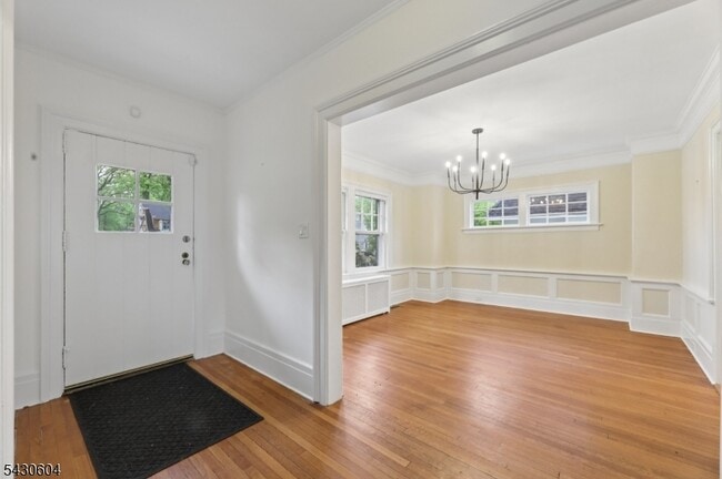 Building Photo - 190 Fernwood Ave