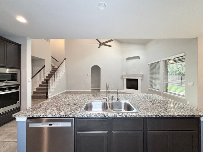 Building Photo - 4 Bedroom Home with Pool in Kinder Ranch!