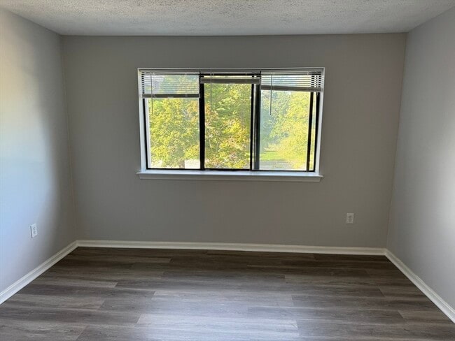 Building Photo - 53 Steeplechase Ct