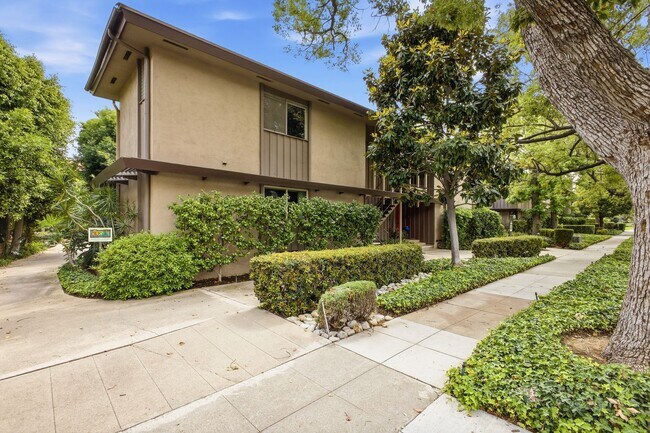 Building Photo - Bright & Spacious 2 Bed / 2 Bath Across from Caltech