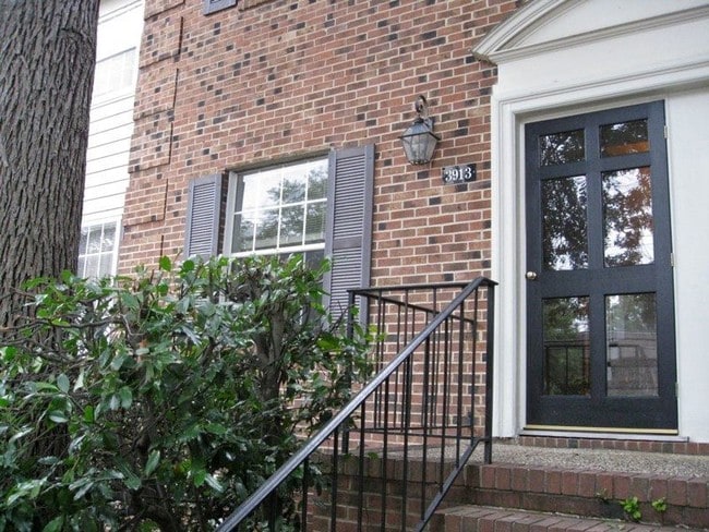 Building Photo - 3913 Browning Pl