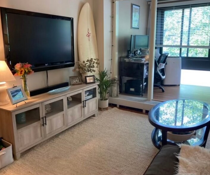 Building Photo - 18 Juniper St